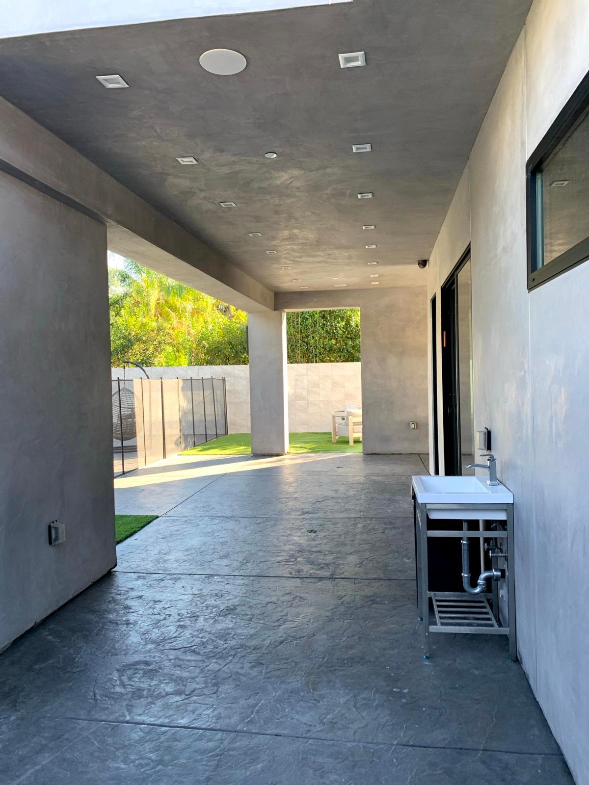 D's Contemporary Tarzana Estate — photo 2