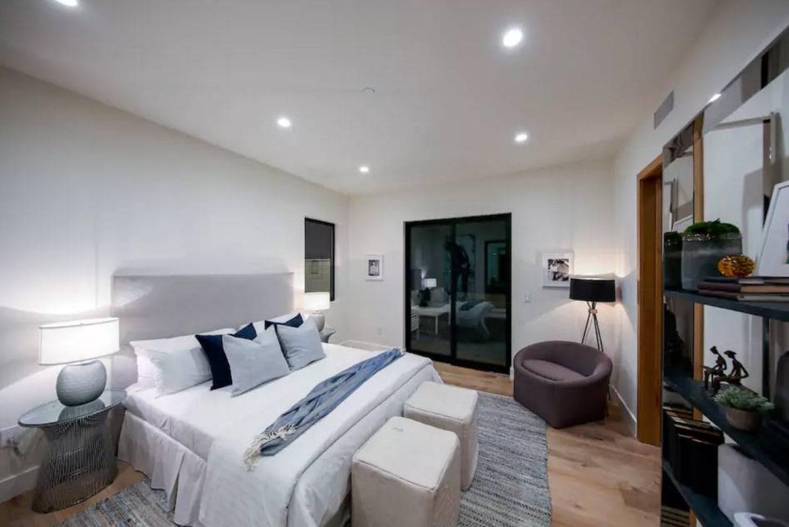 D's Hayvenhurst House — photo 12