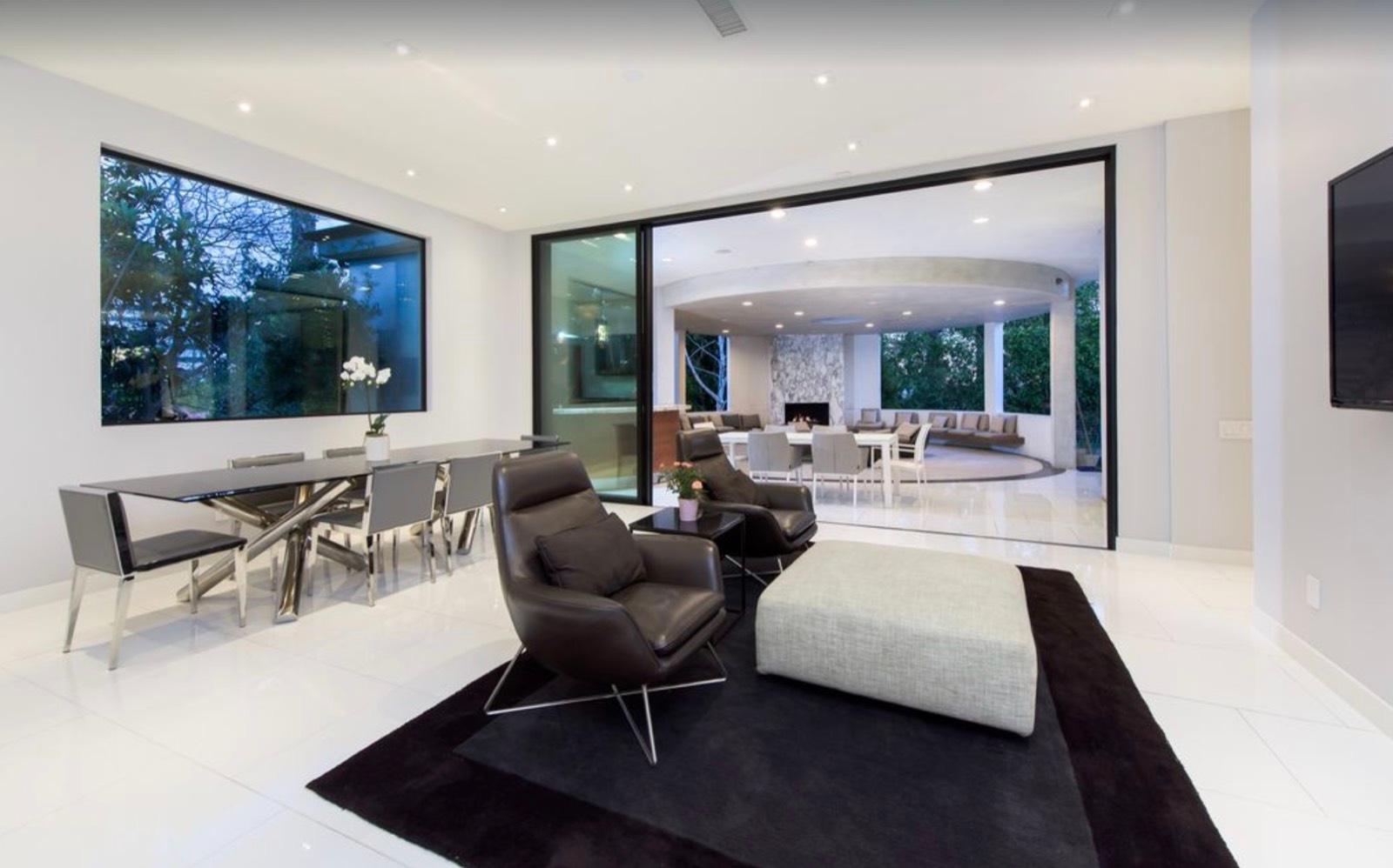 D's Hills Tennis Mansion — photo 2
