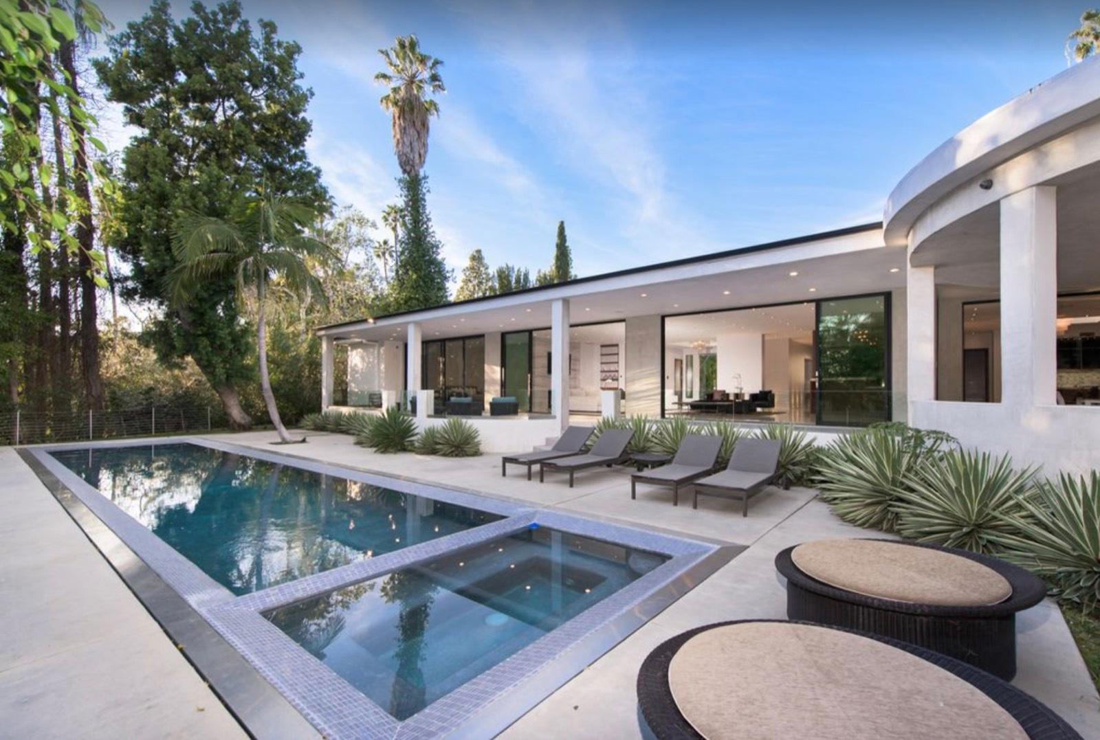 D's Hills Tennis Mansion — photo 3