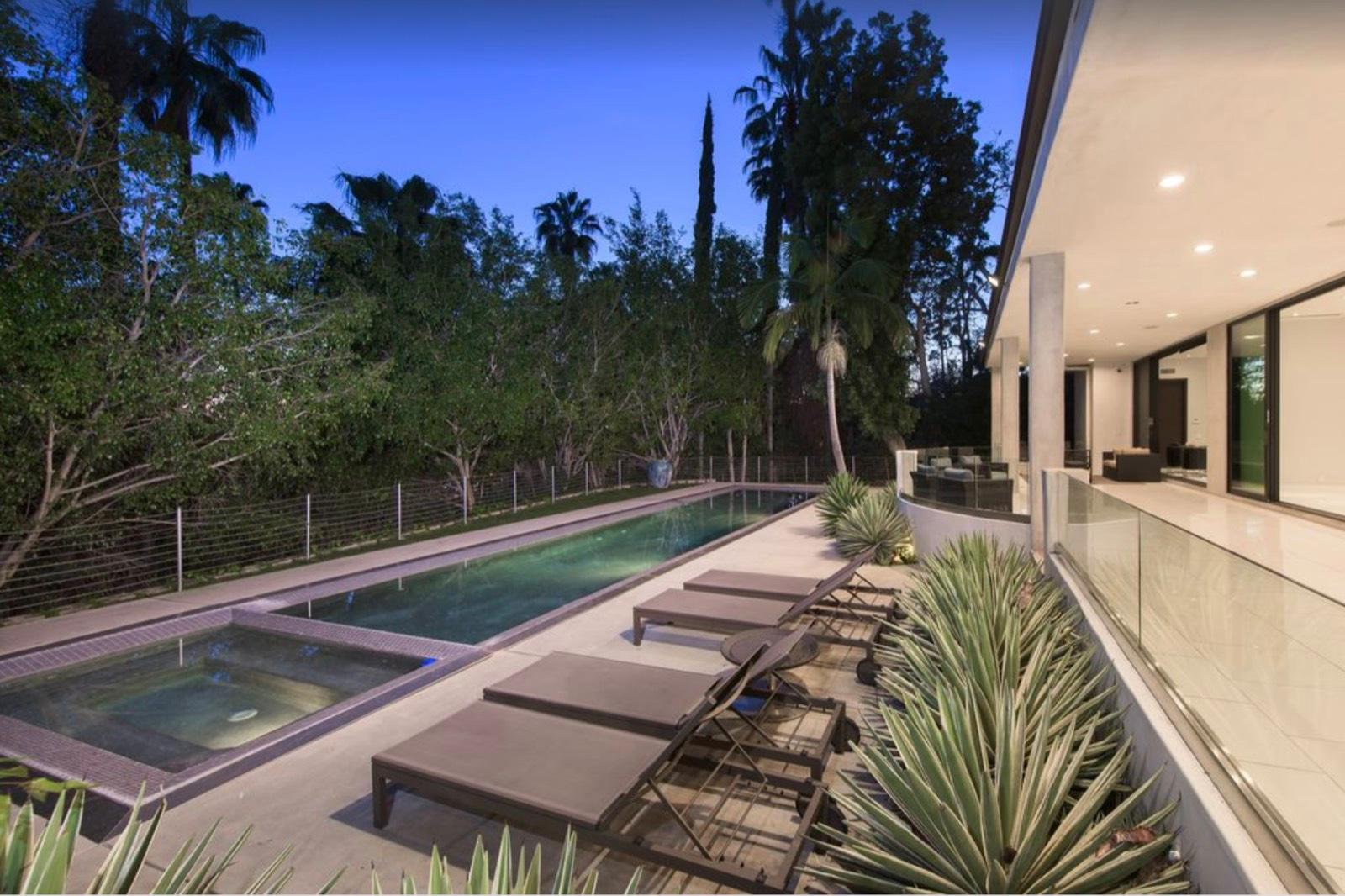 D's Hills Tennis Mansion — photo 4