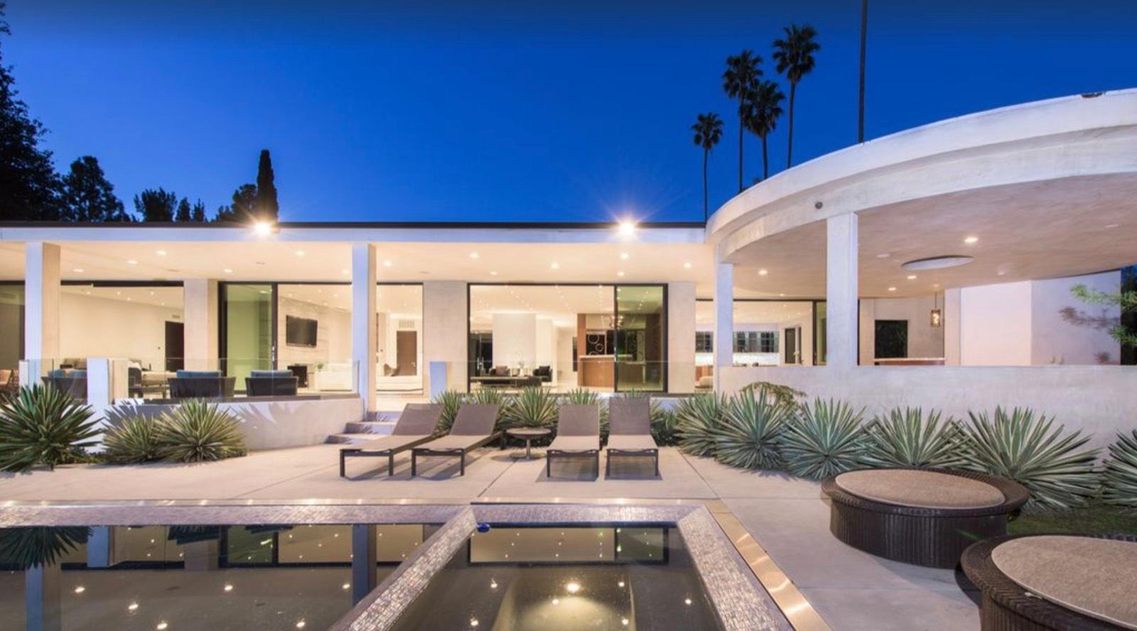 D's Hills Tennis Mansion — photo 5