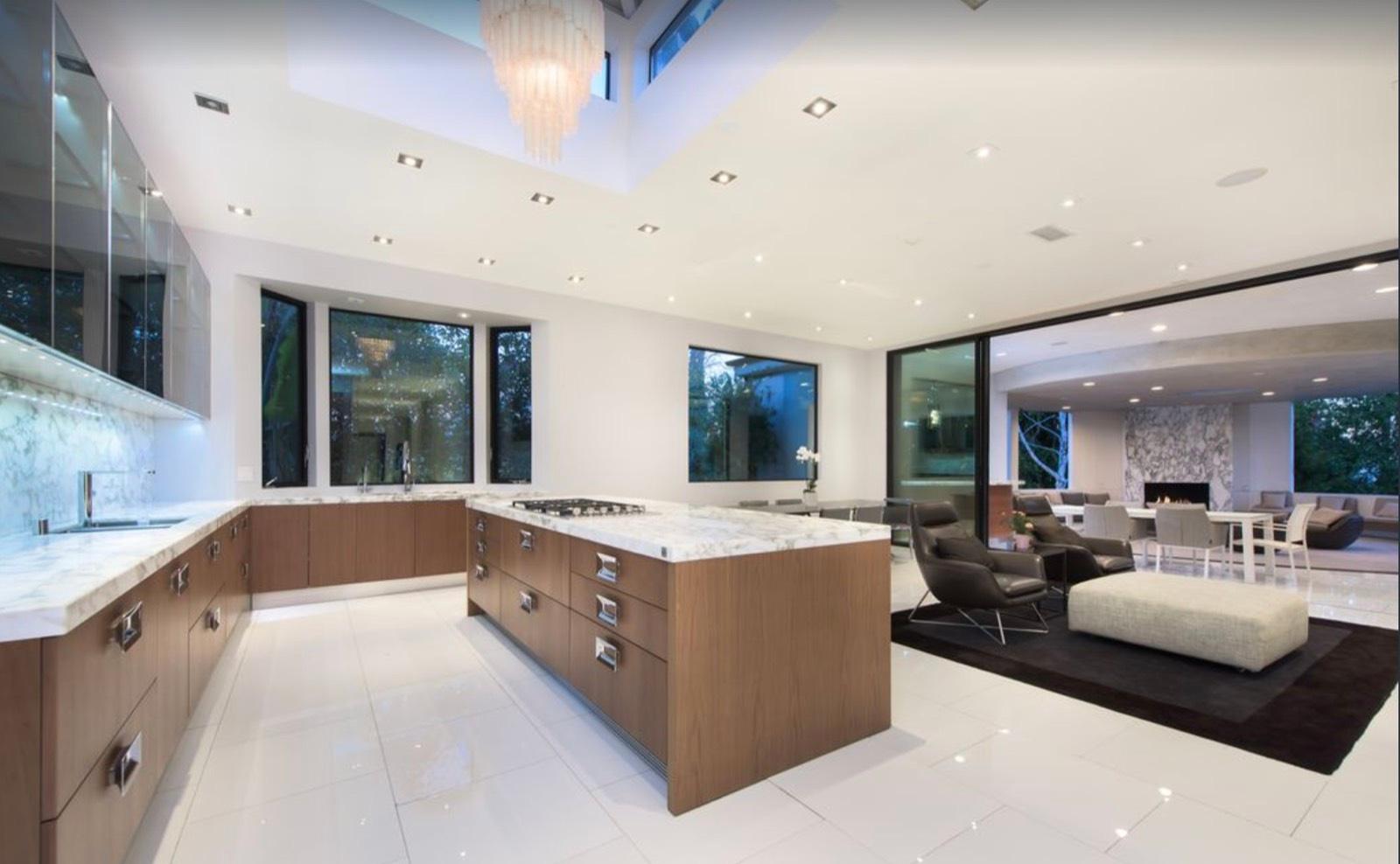 D's Hills Tennis Mansion — photo 11