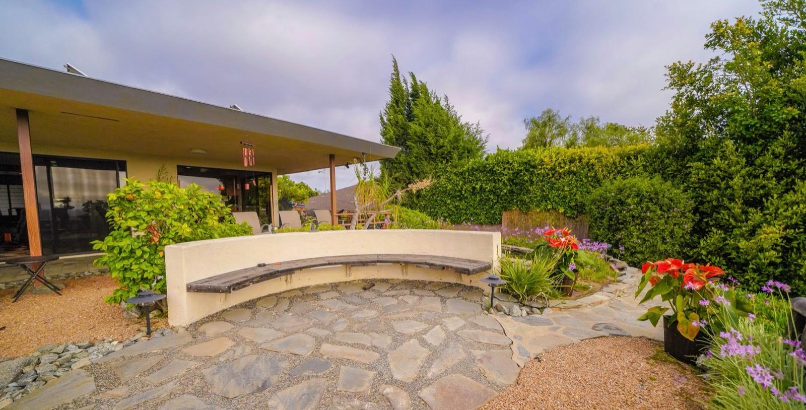 D's Japanese Midcentury View Home — photo 11