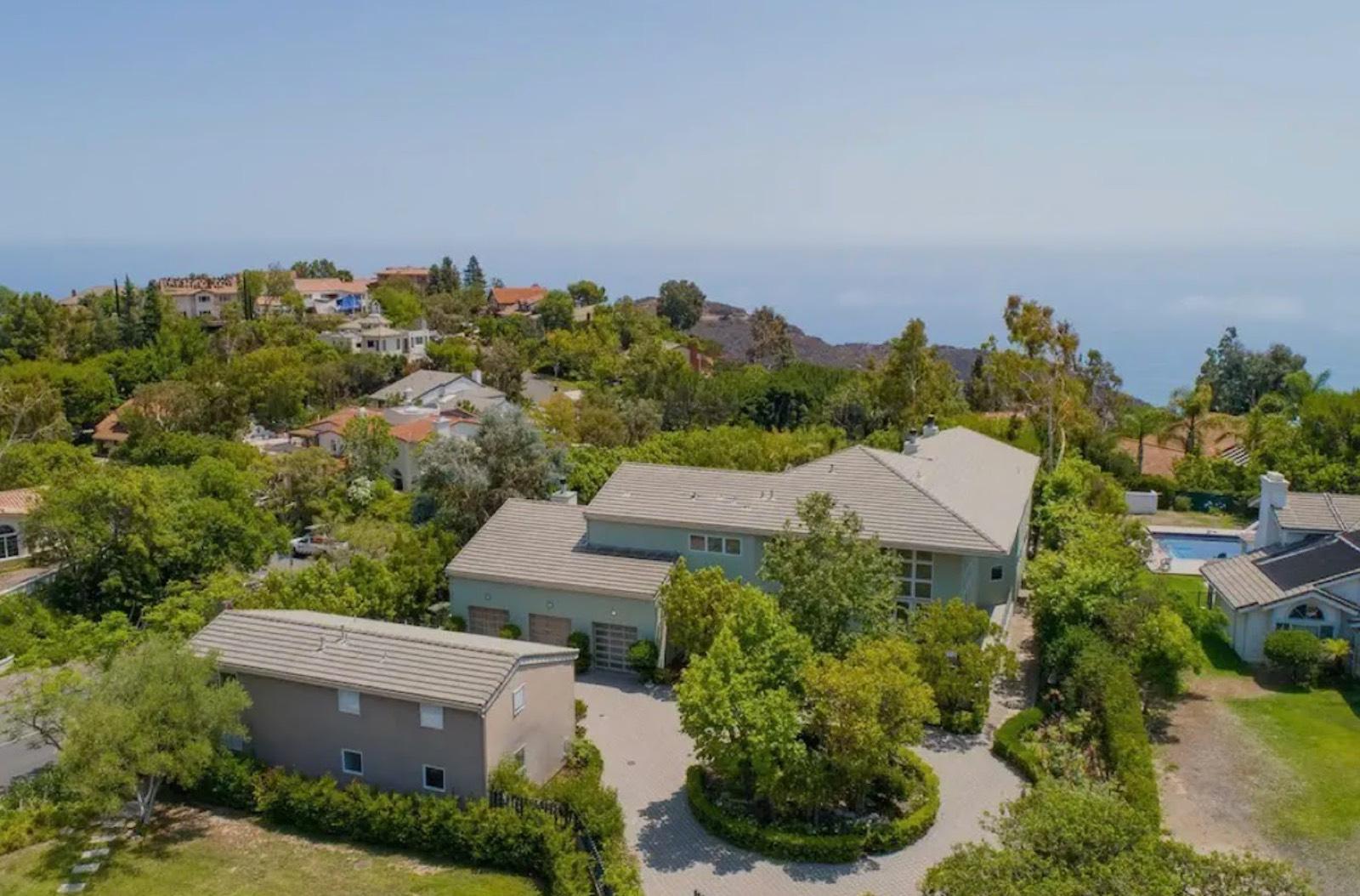 D's Malibu Mansion — photo 2