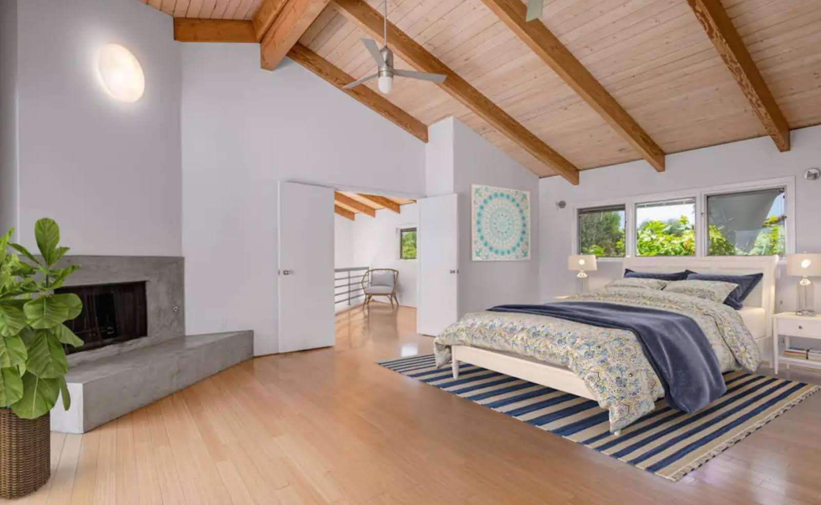 D's Malibu Mansion — photo 11