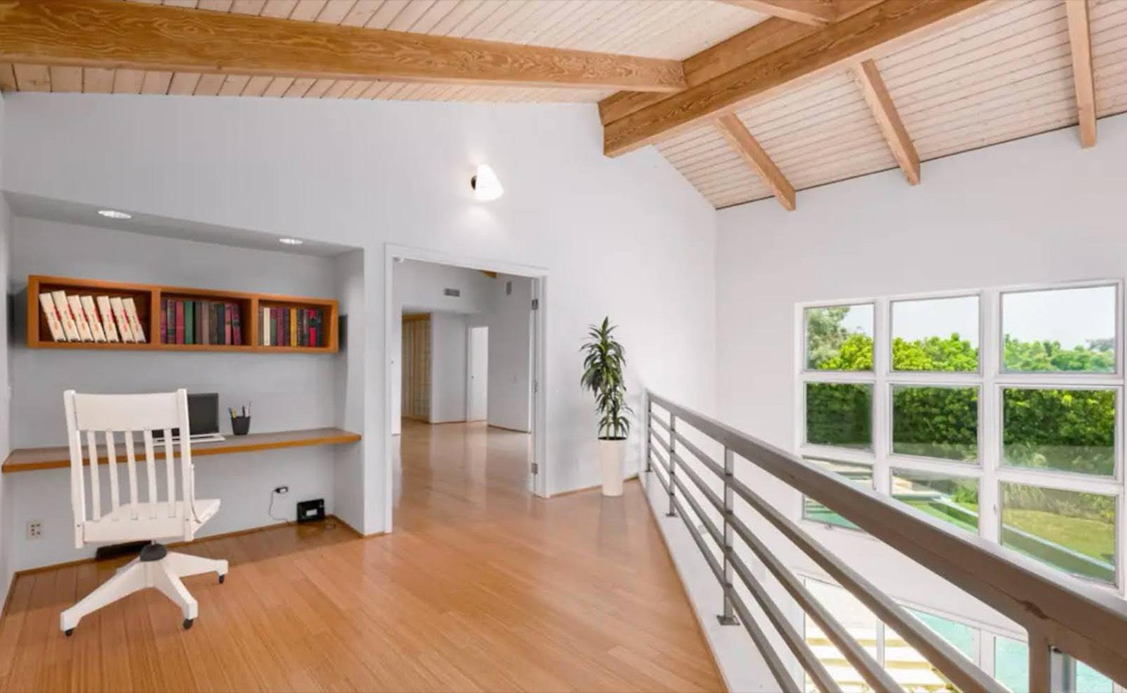 D's Malibu Mansion — photo 12