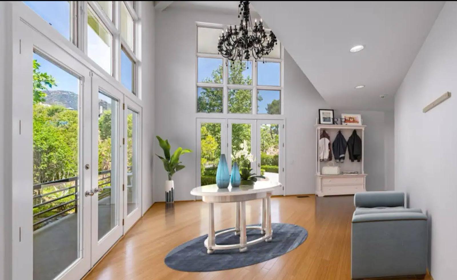 D's Malibu Mansion — photo 4