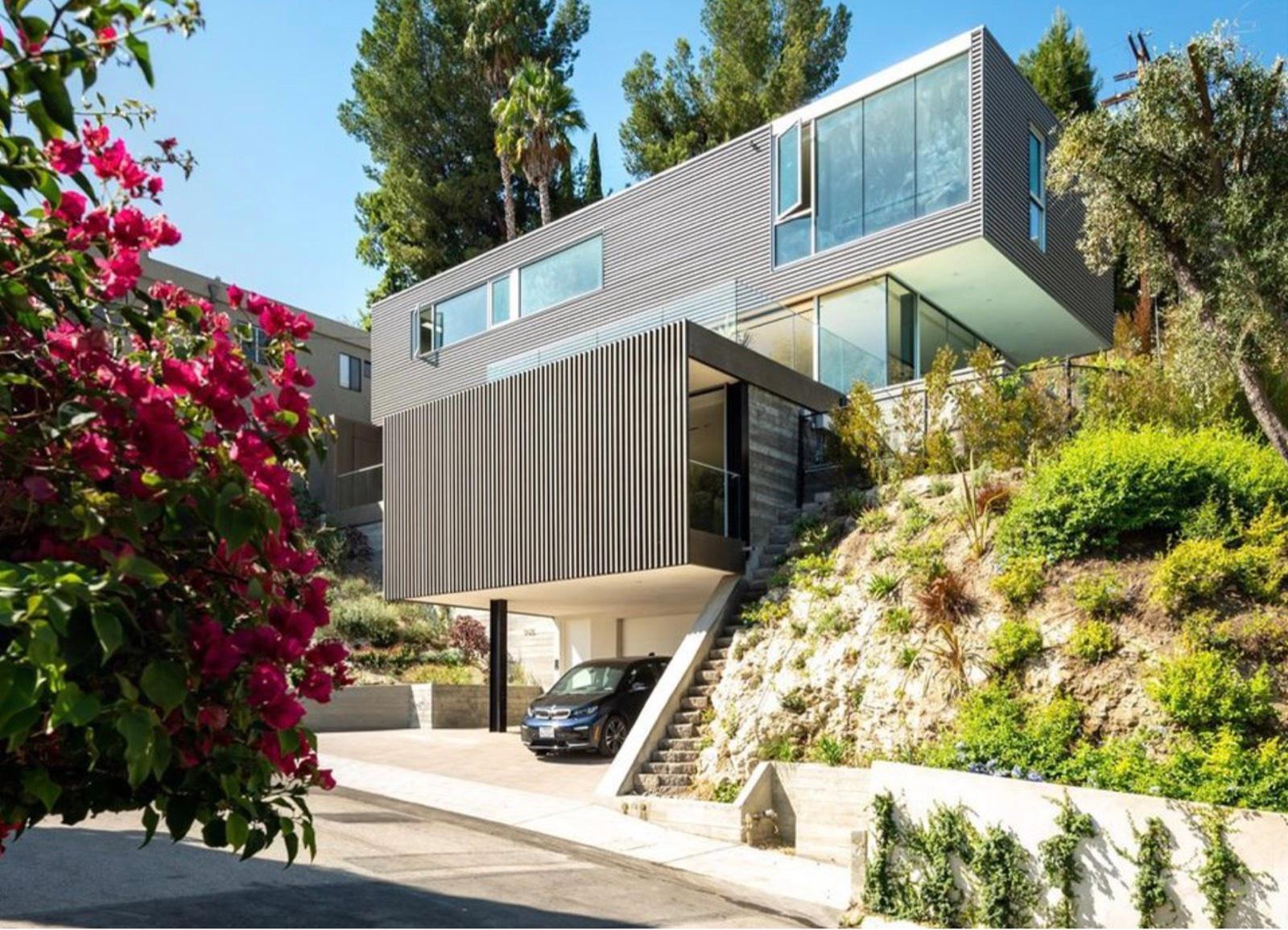 D's Modern Architectural Beauty — photo 1
