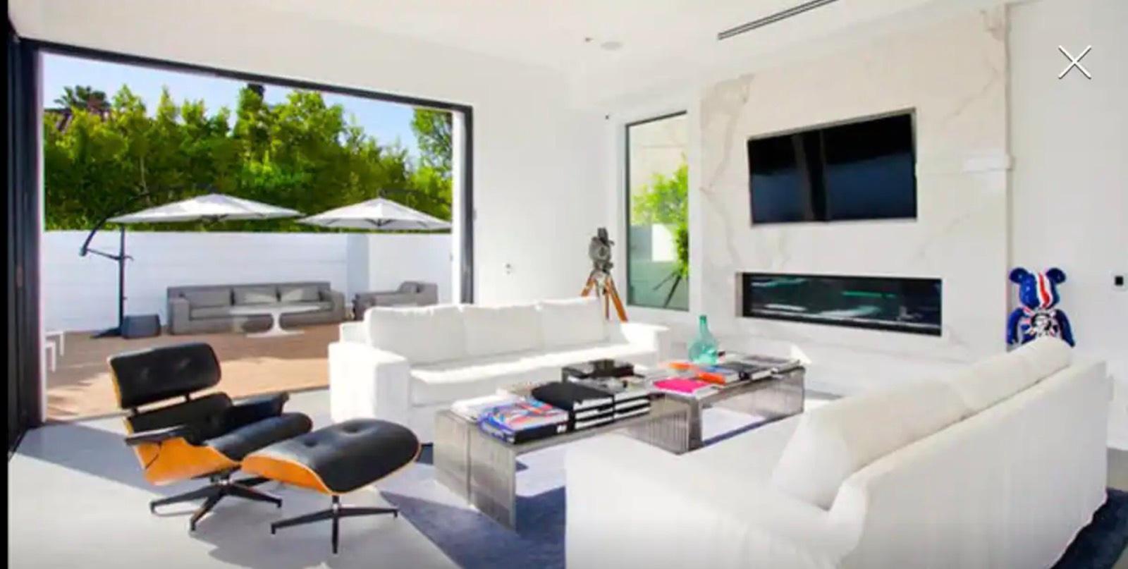 D's Modern City Villa — photo 2