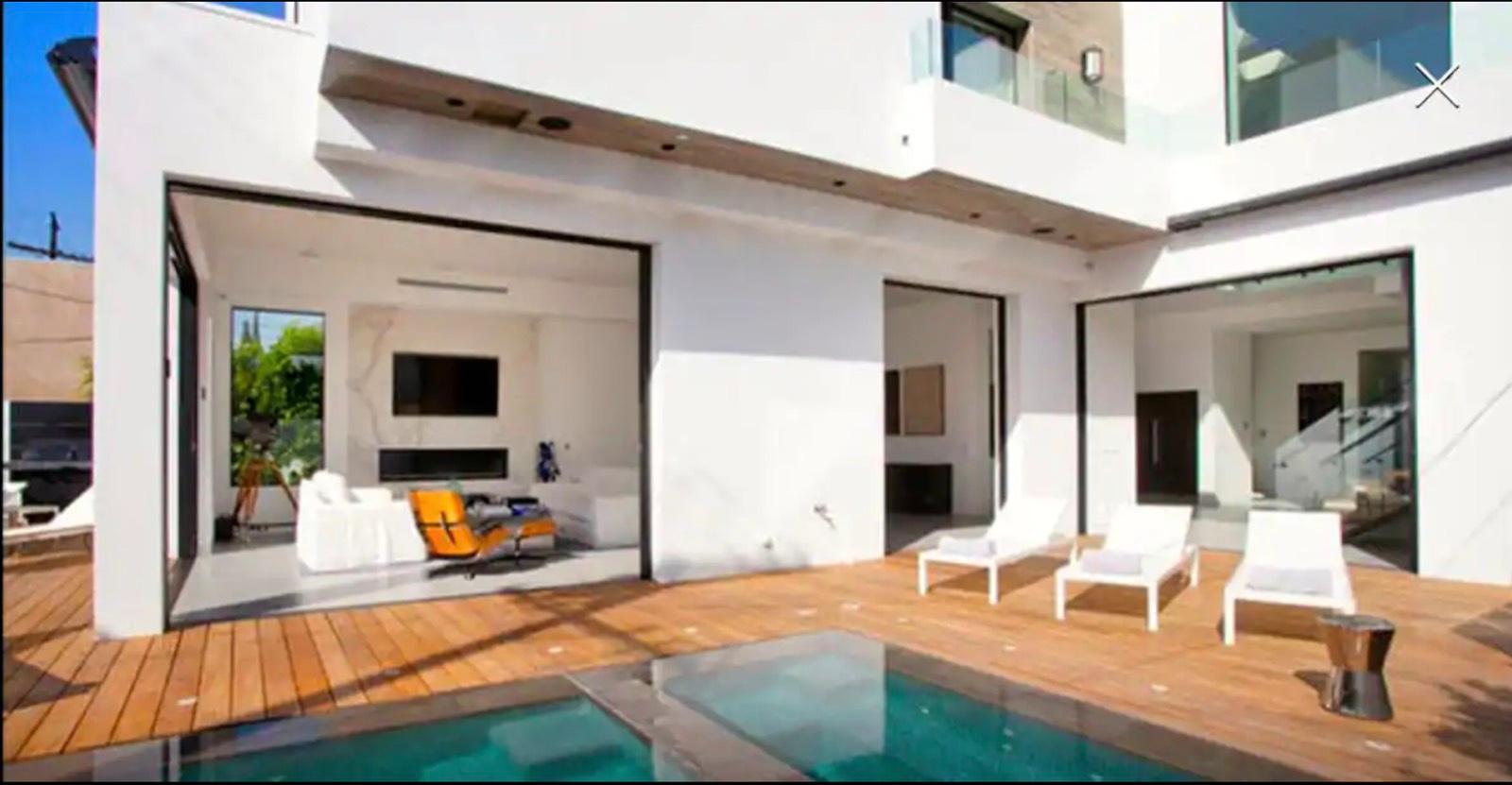 D's Modern City Villa — photo 12