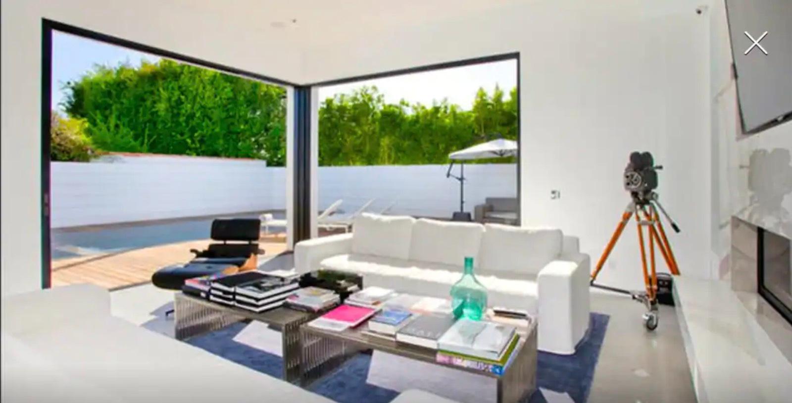 D's Modern City Villa — photo 3