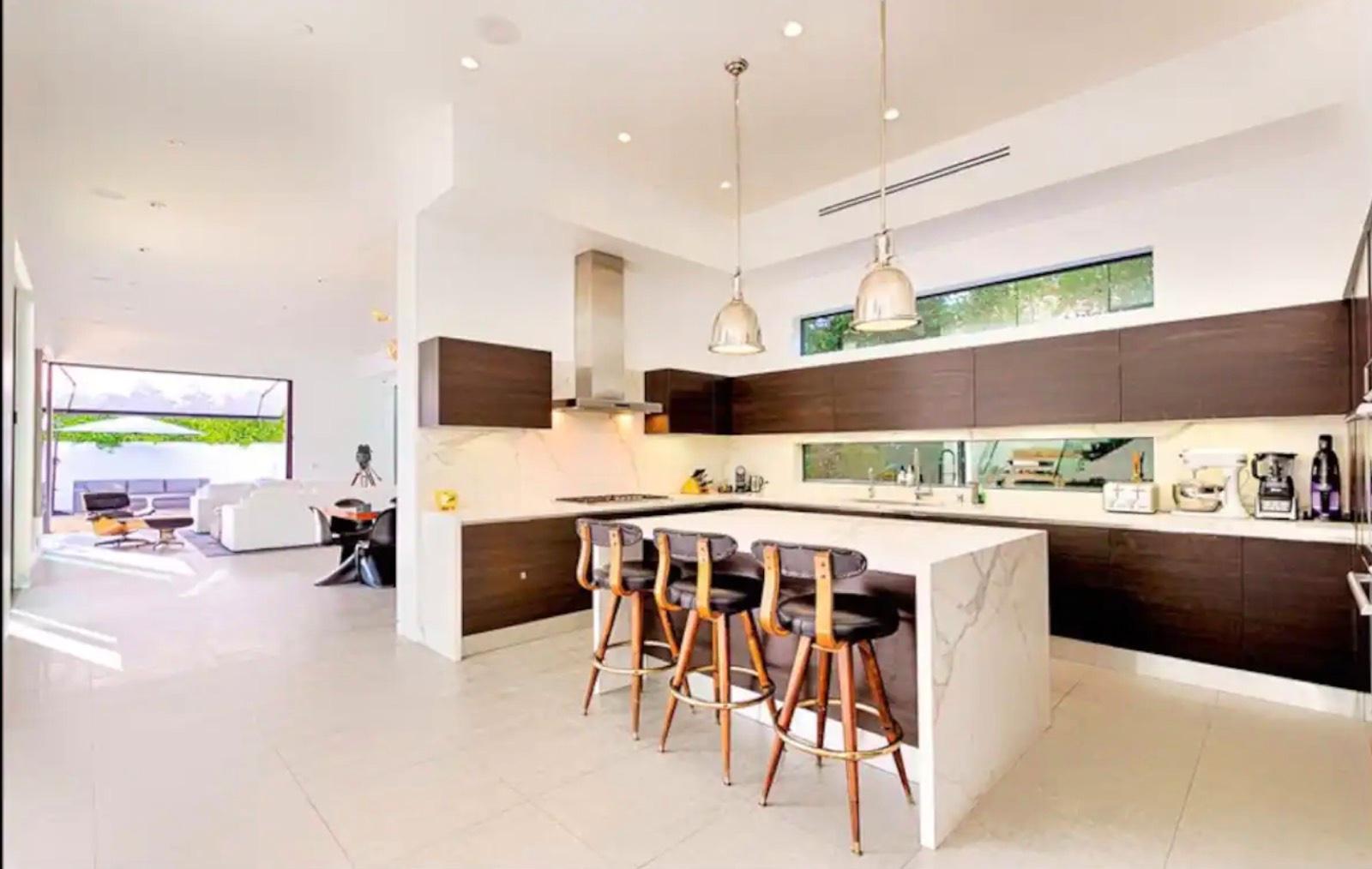 D's Modern City Villa — photo 5