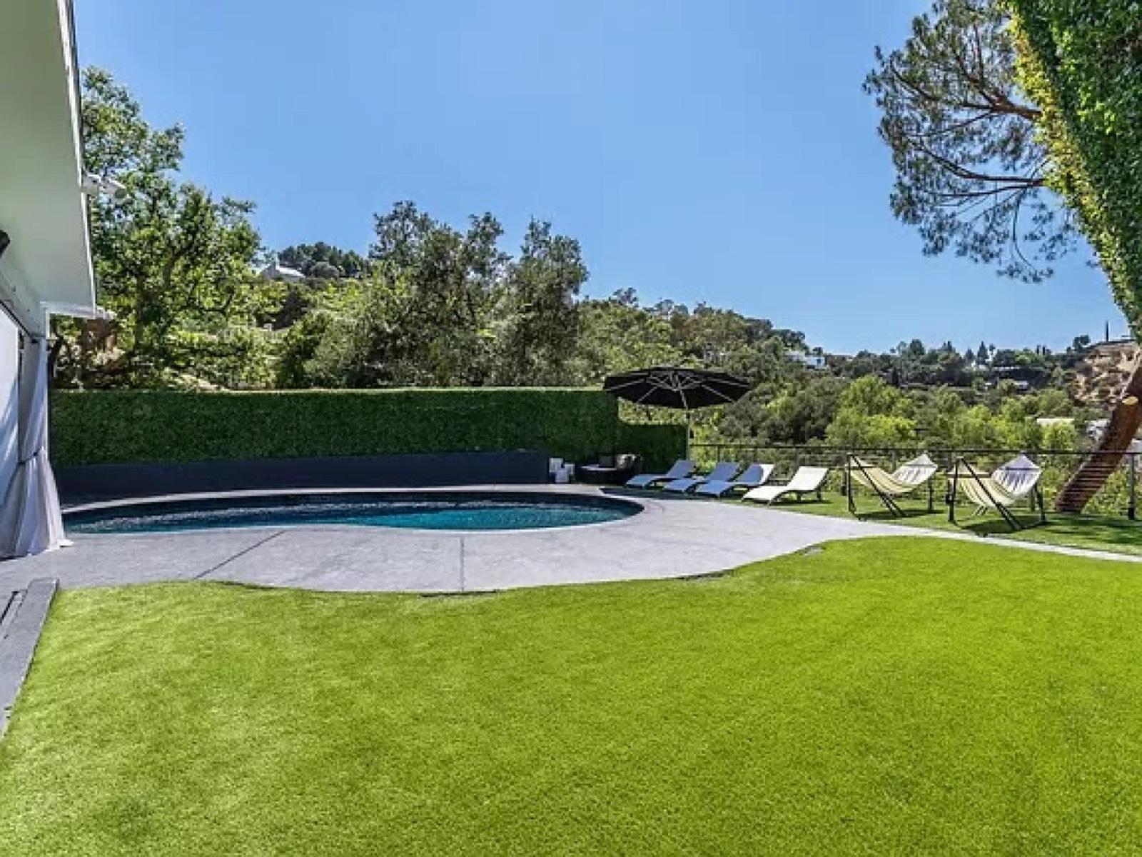 D's Modern Oak Marvel — photo 5