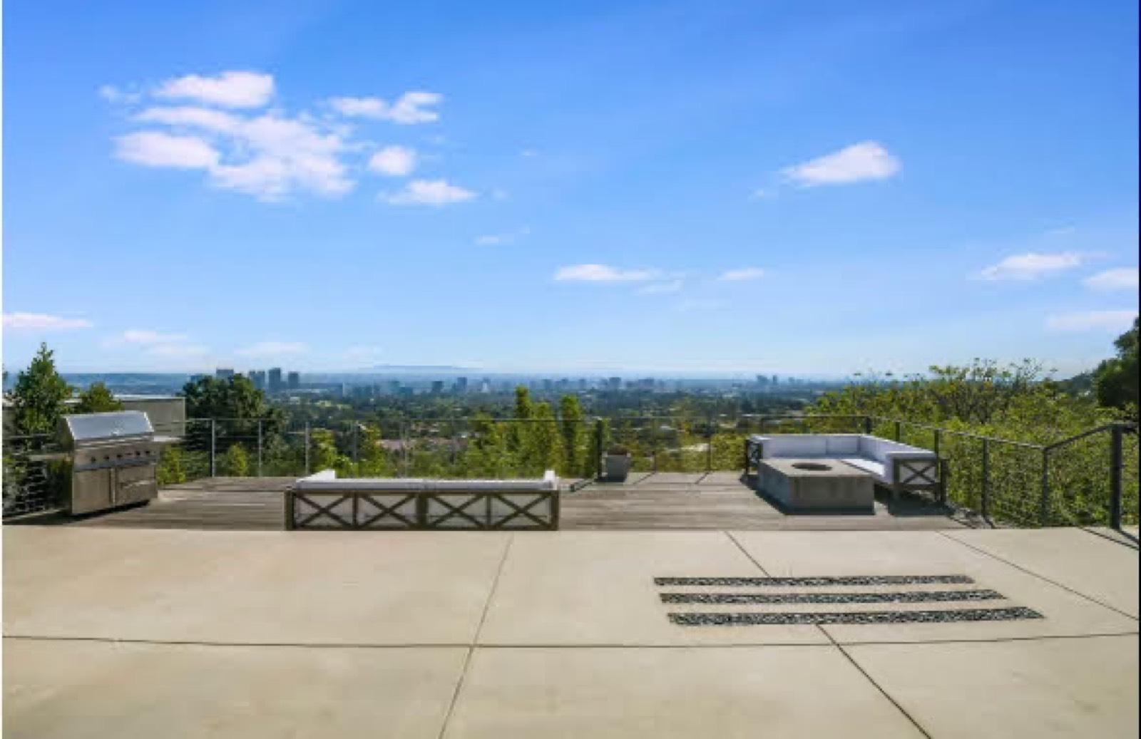 D’s modern skyline view — photo 12
