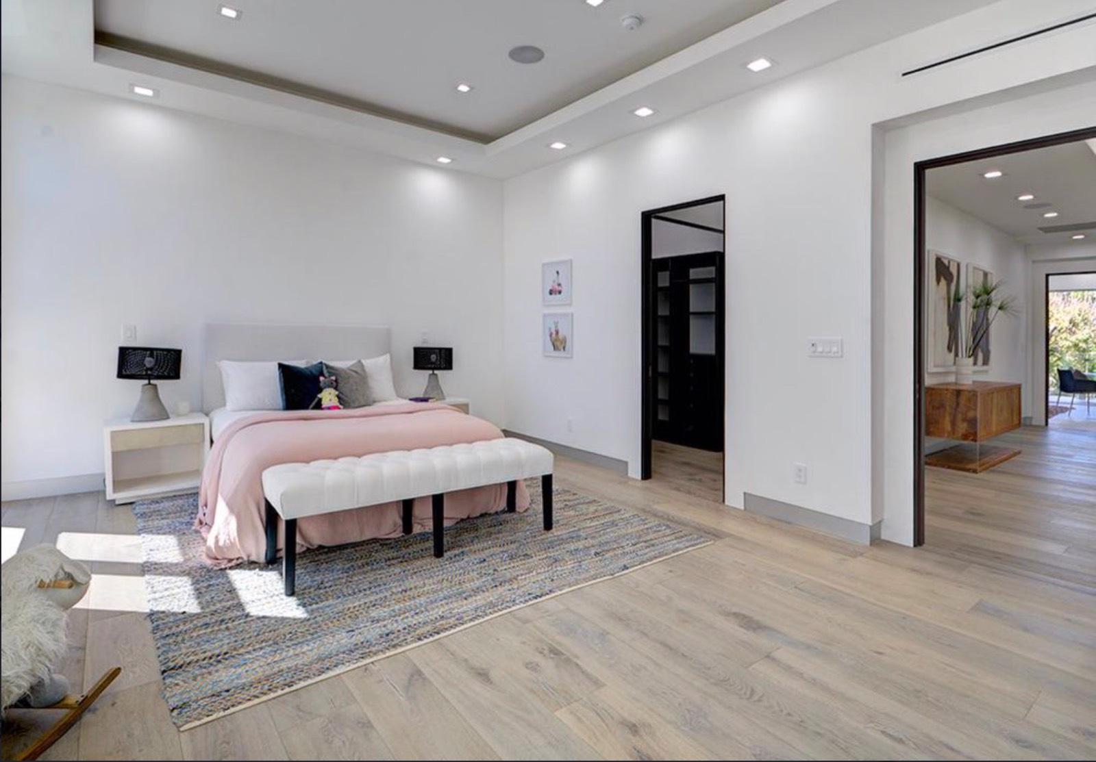 D's Studio city K house — photo 12