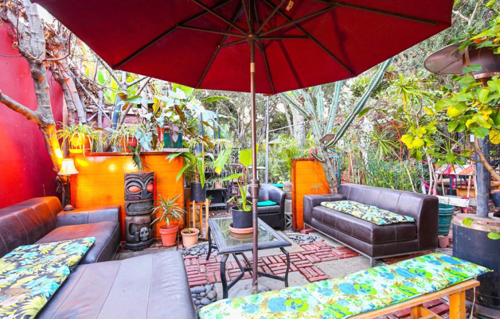 D's Tropical Tiki Garden — photo 3
