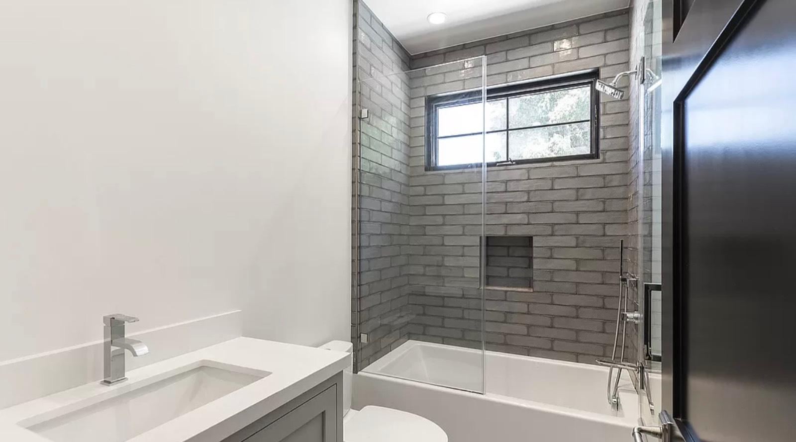 D's West Farmhouse — photo 4