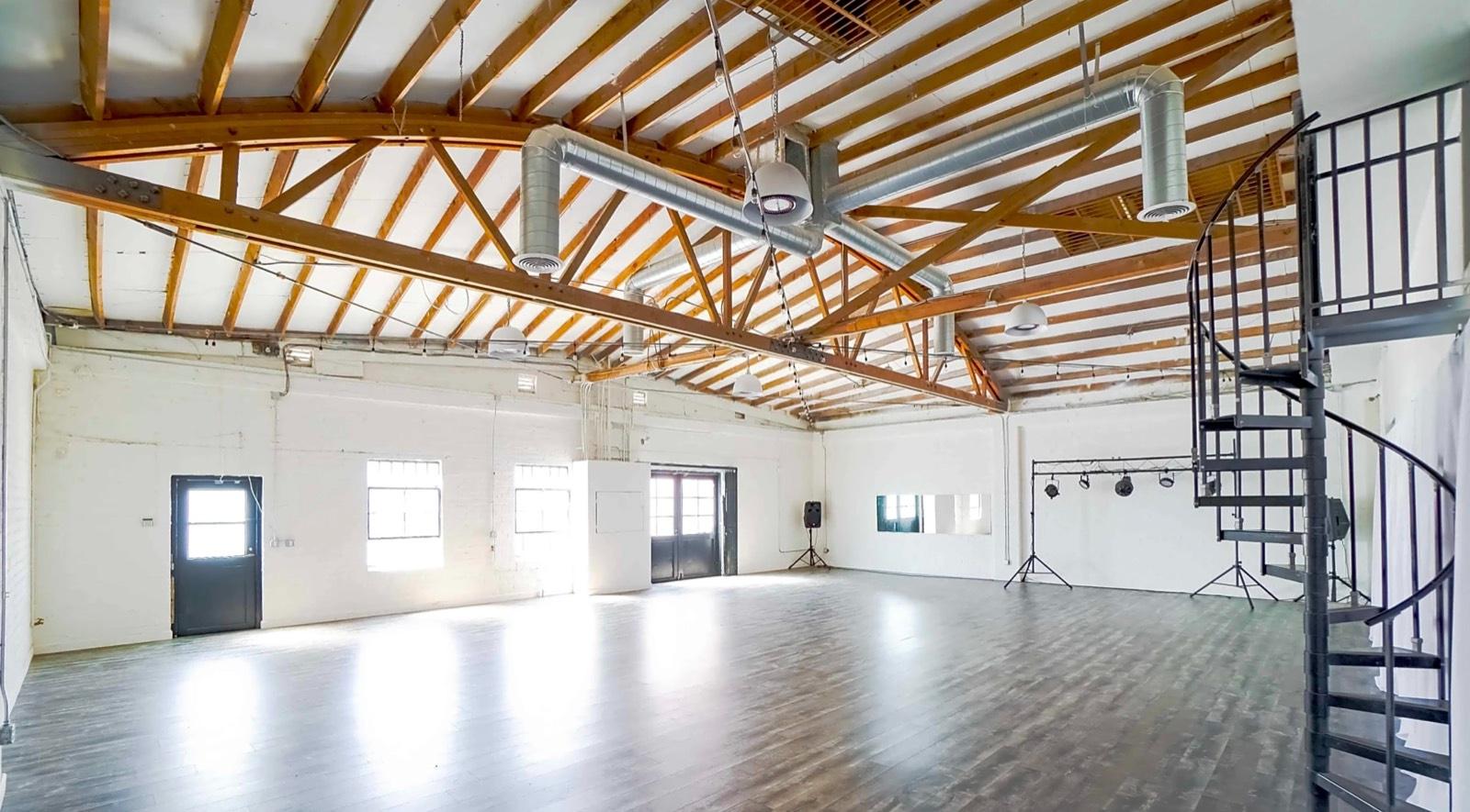 D's White Warehouse — photo 9