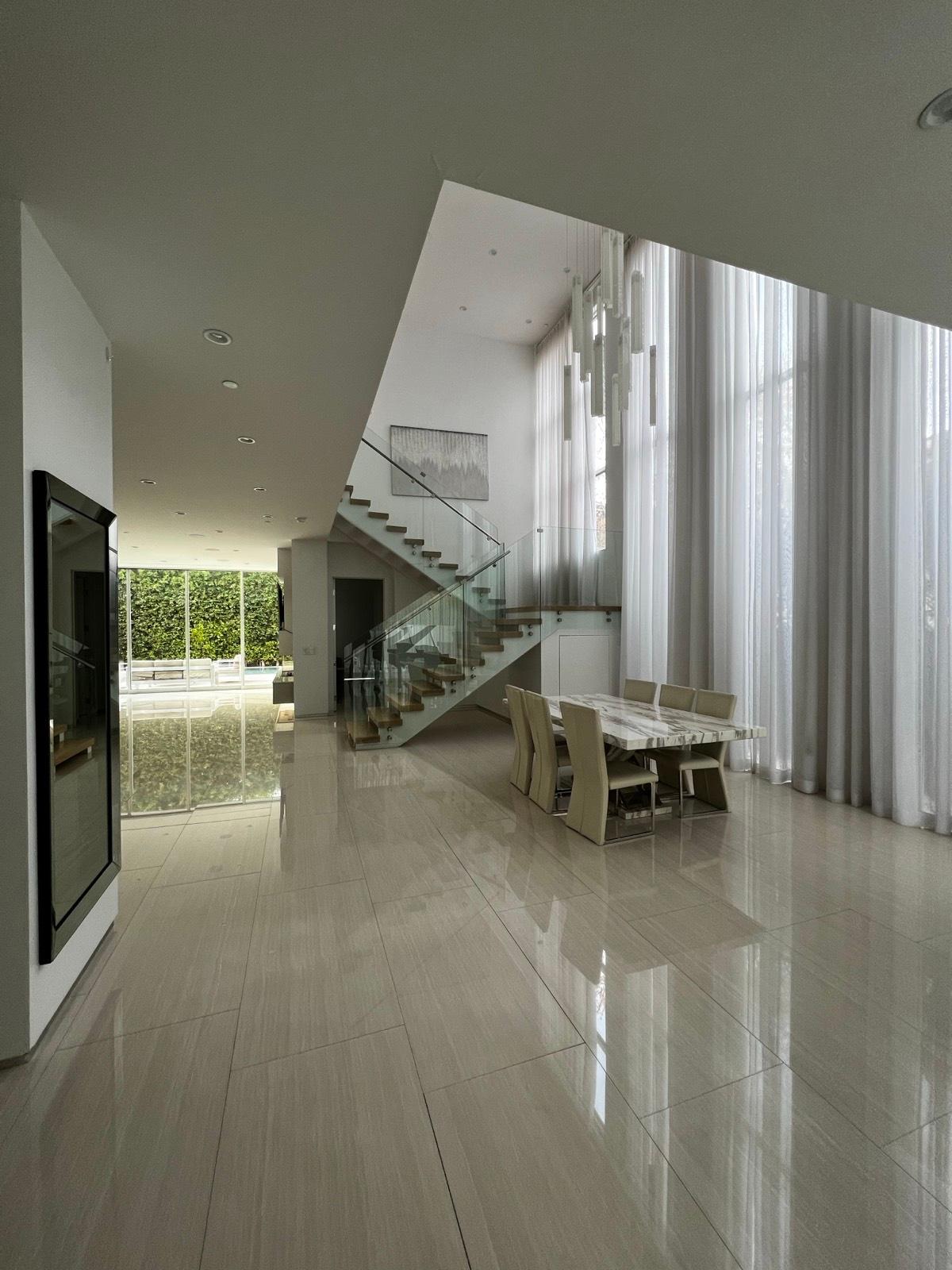 DT's White Shiny Modern — photo 3