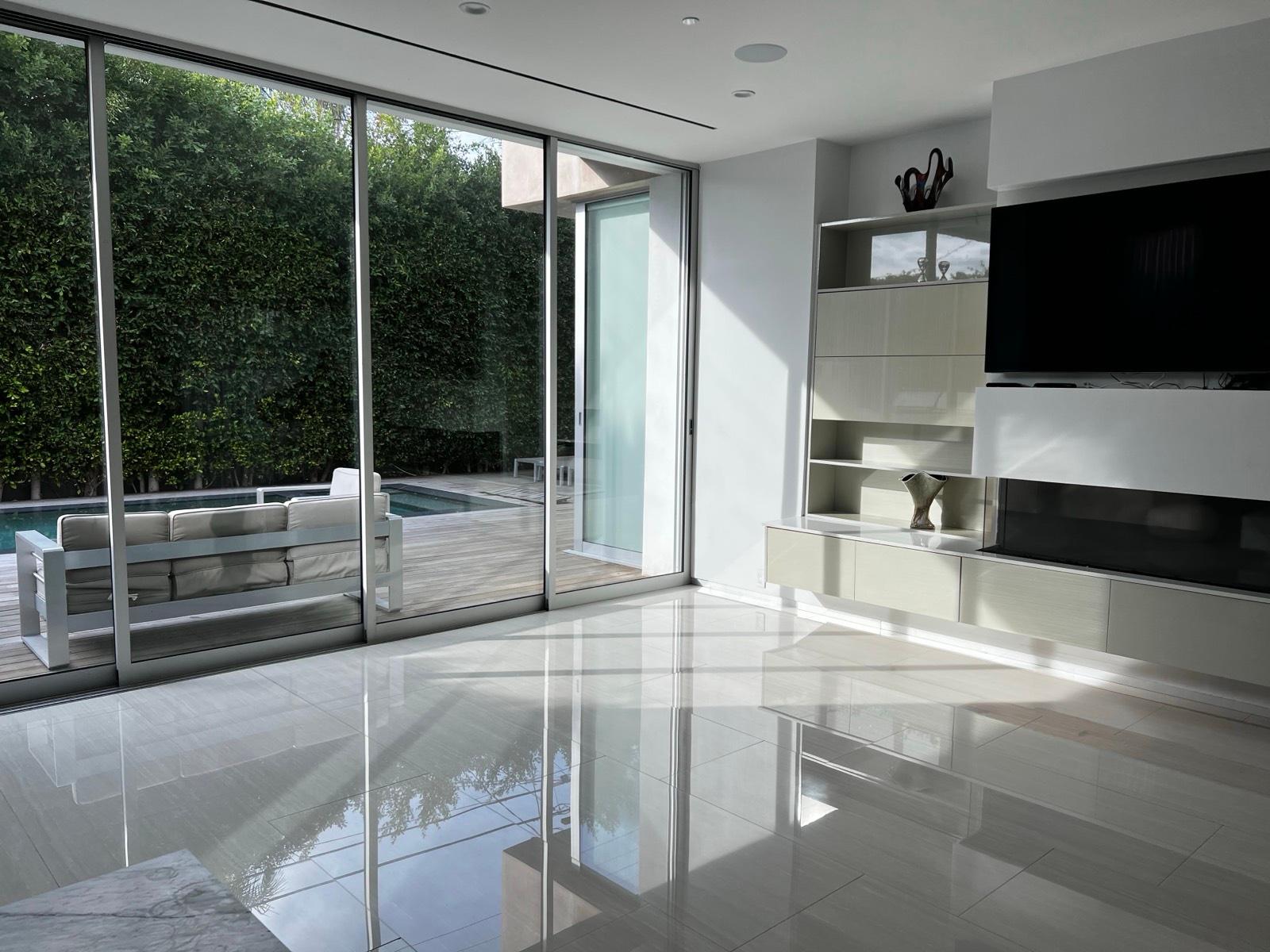 DT's White Shiny Modern — photo 12