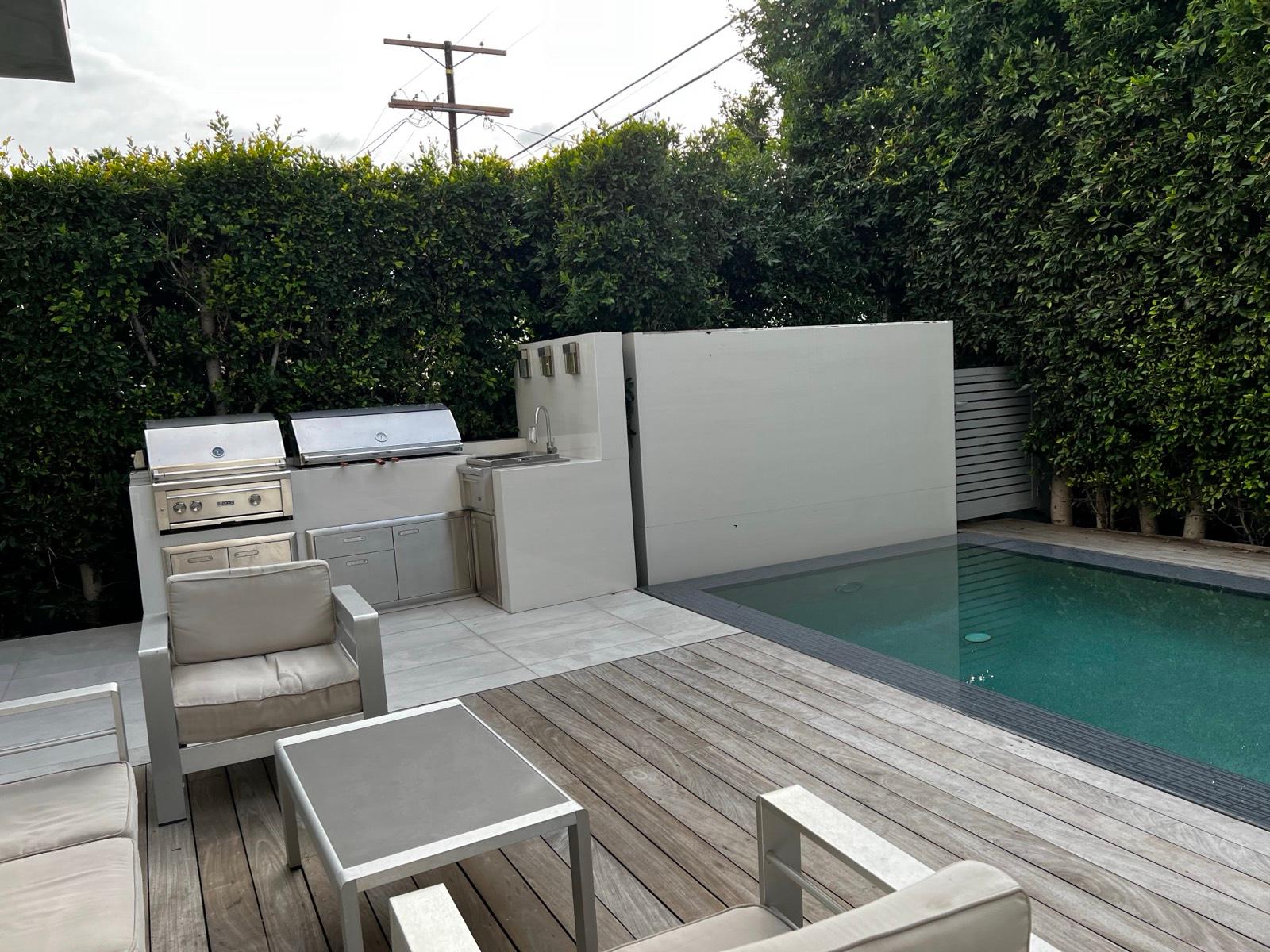 DT's White Shiny Modern — photo 1