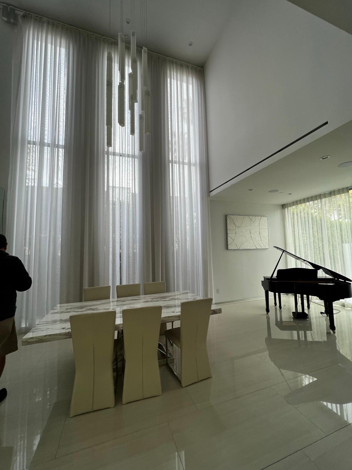 DT's White Shiny Modern — photo 7