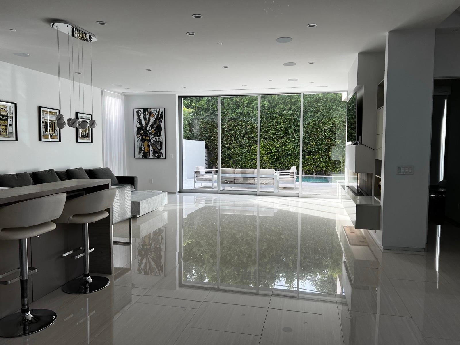DT's White Shiny Modern — photo 10
