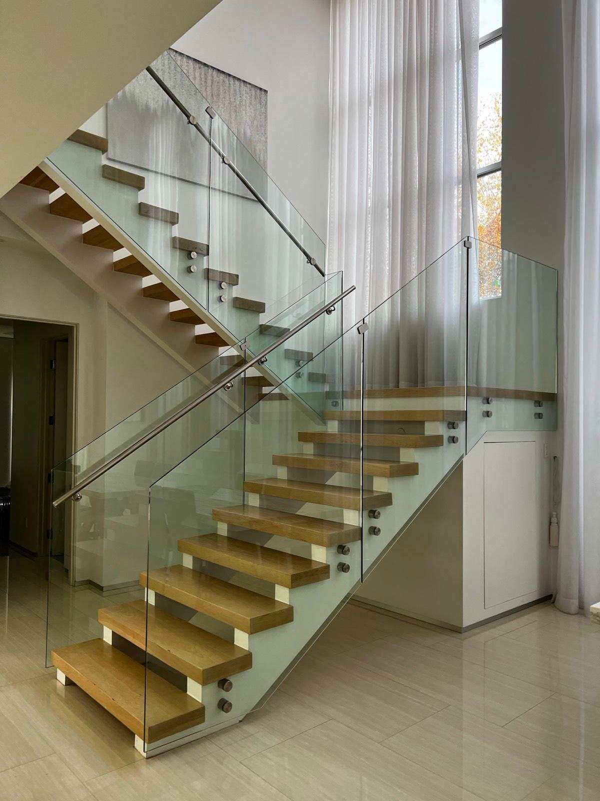 DT's White Shiny Modern — photo 11