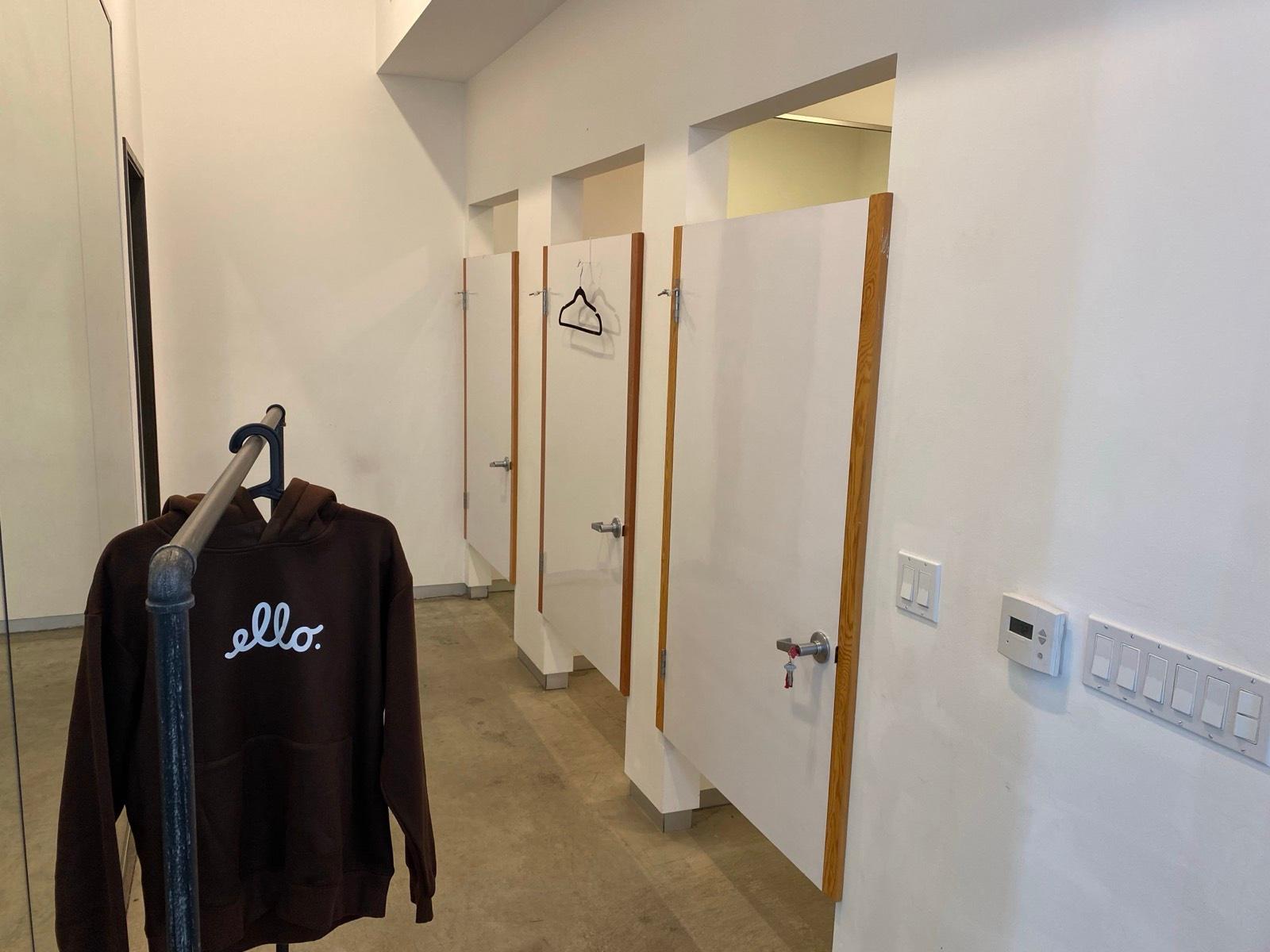 E's Chic Modern Clothing Store — photo 4
