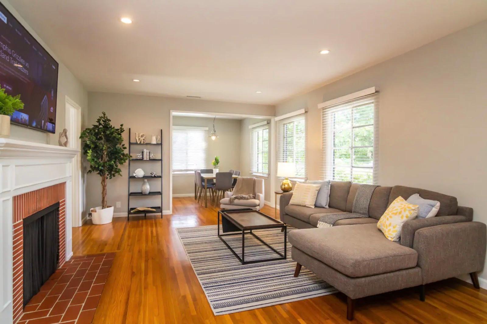 E's NOHO bungalow — photo 1