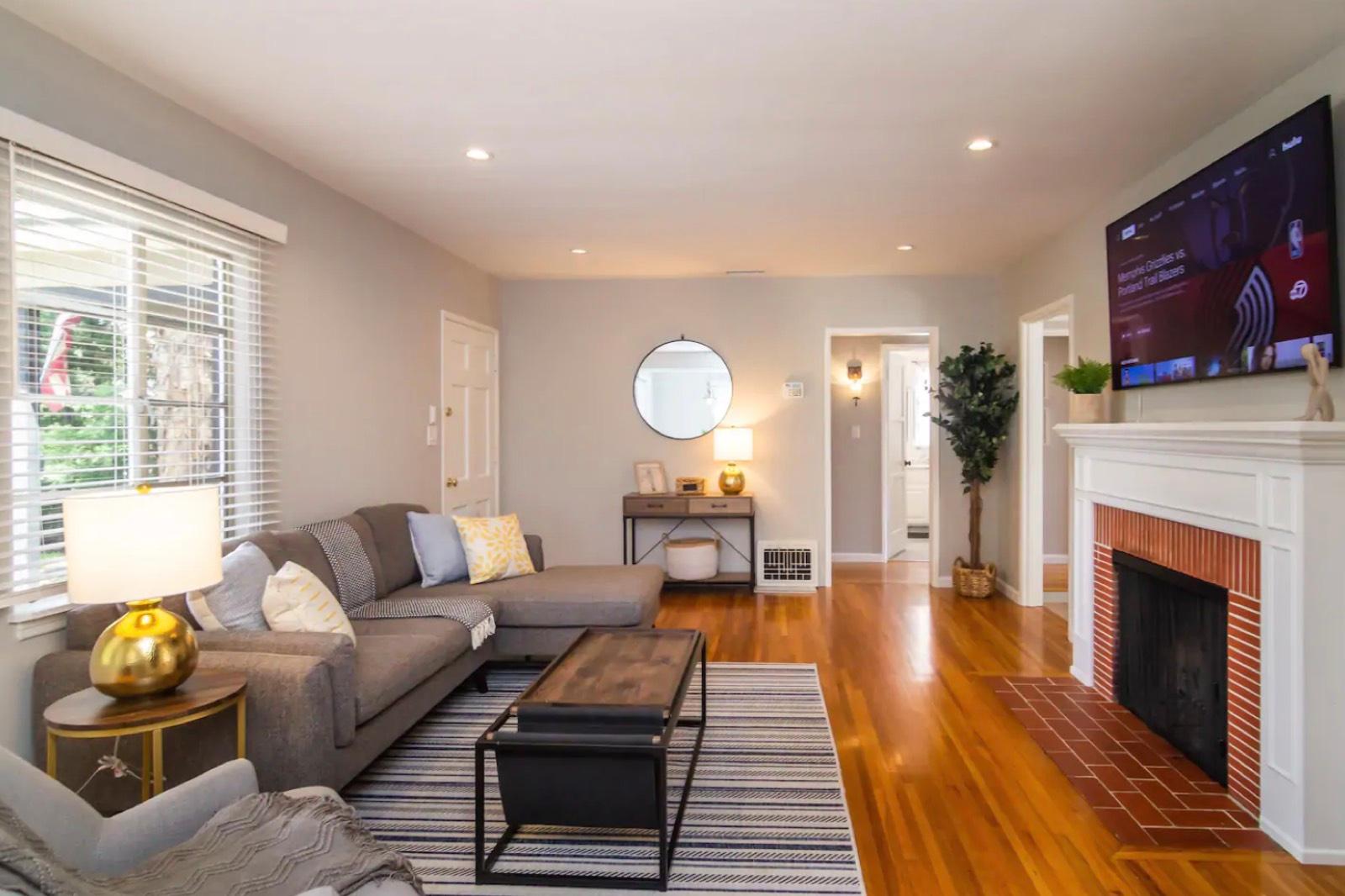 E's NOHO bungalow — photo 2