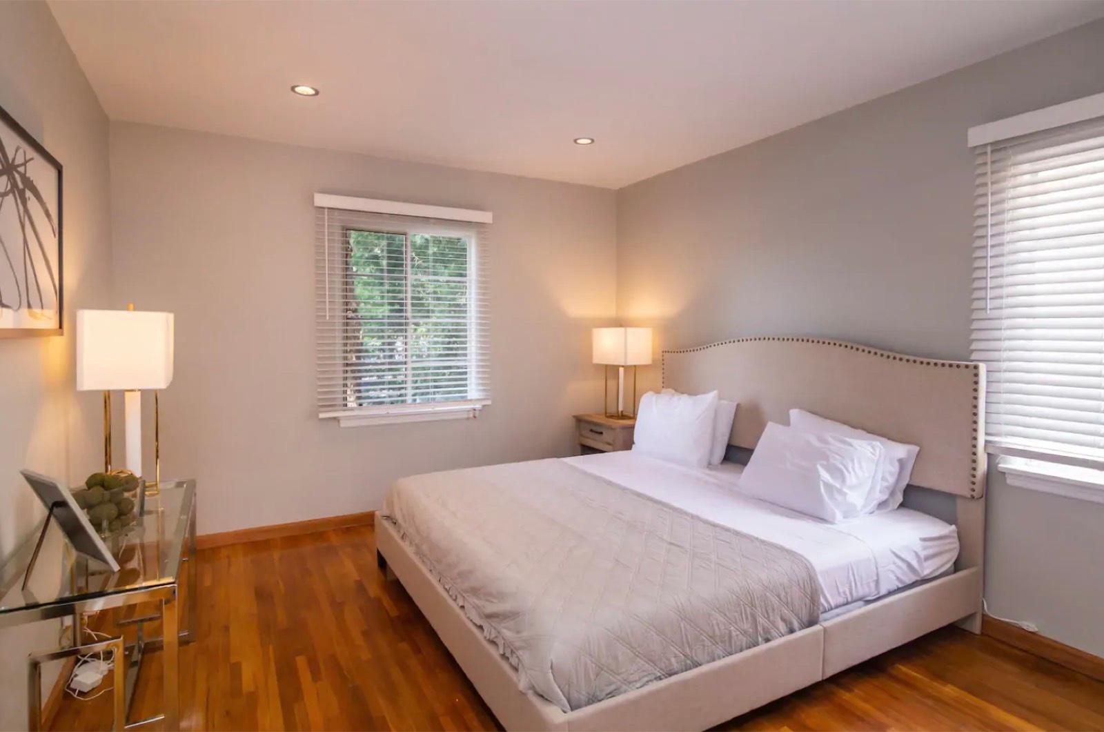 E's NOHO bungalow — photo 12