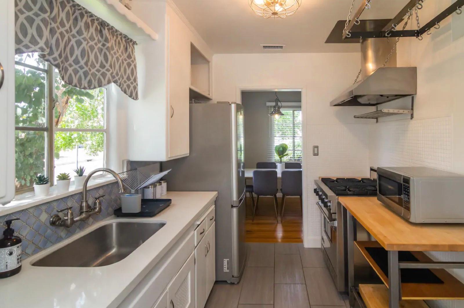E's NOHO bungalow — photo 5