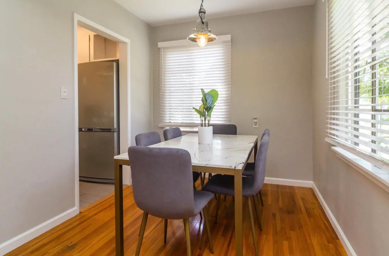 E's NOHO bungalow — photo 9