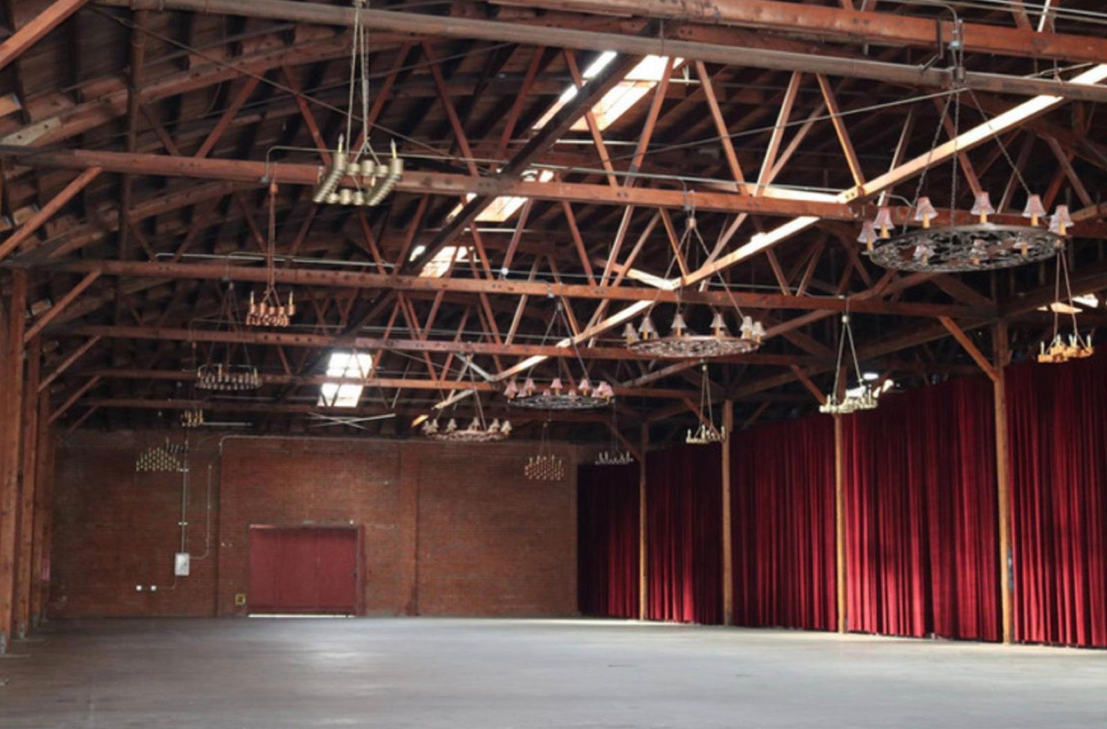E's Warehouse — photo 2