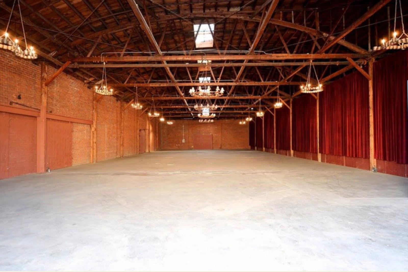E's Warehouse — photo 3