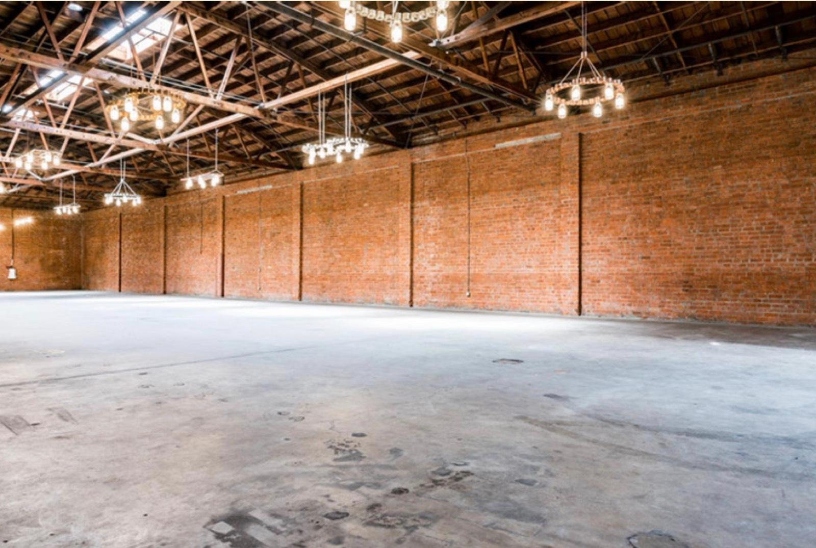 E's Warehouse — photo 1