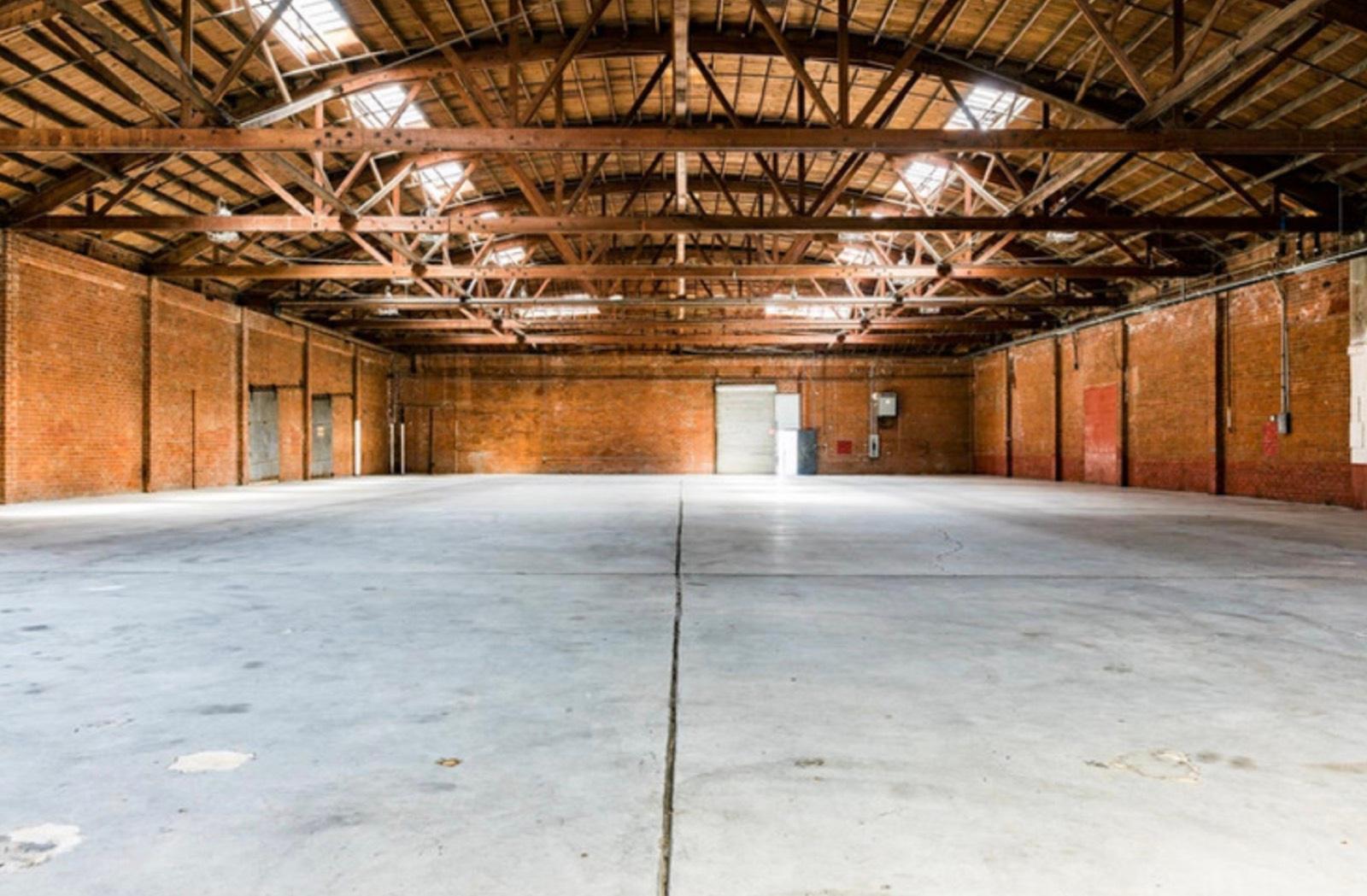 E's Warehouse — photo 5