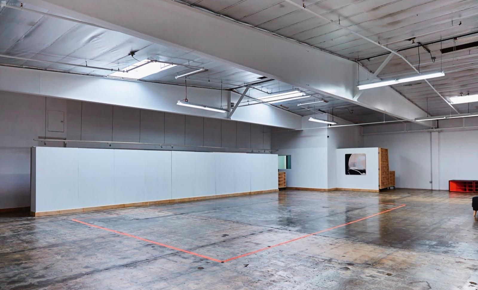 E's Warehouse — photo 2