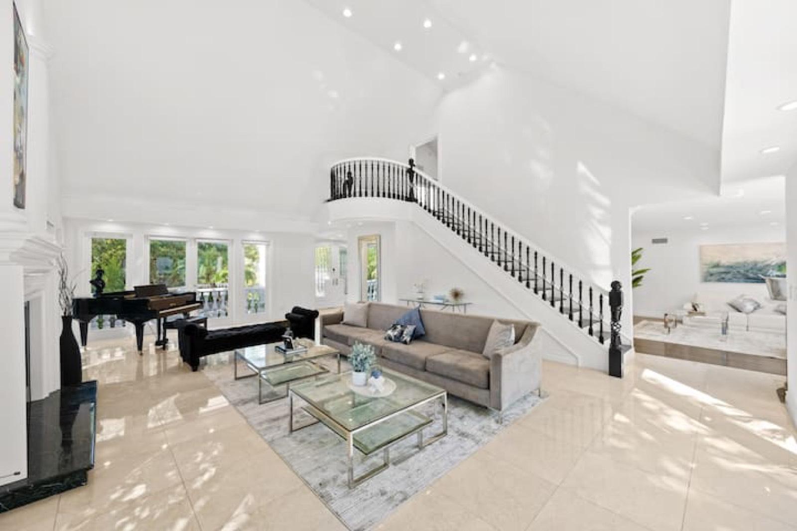 Encino Stylish Home — photo 12