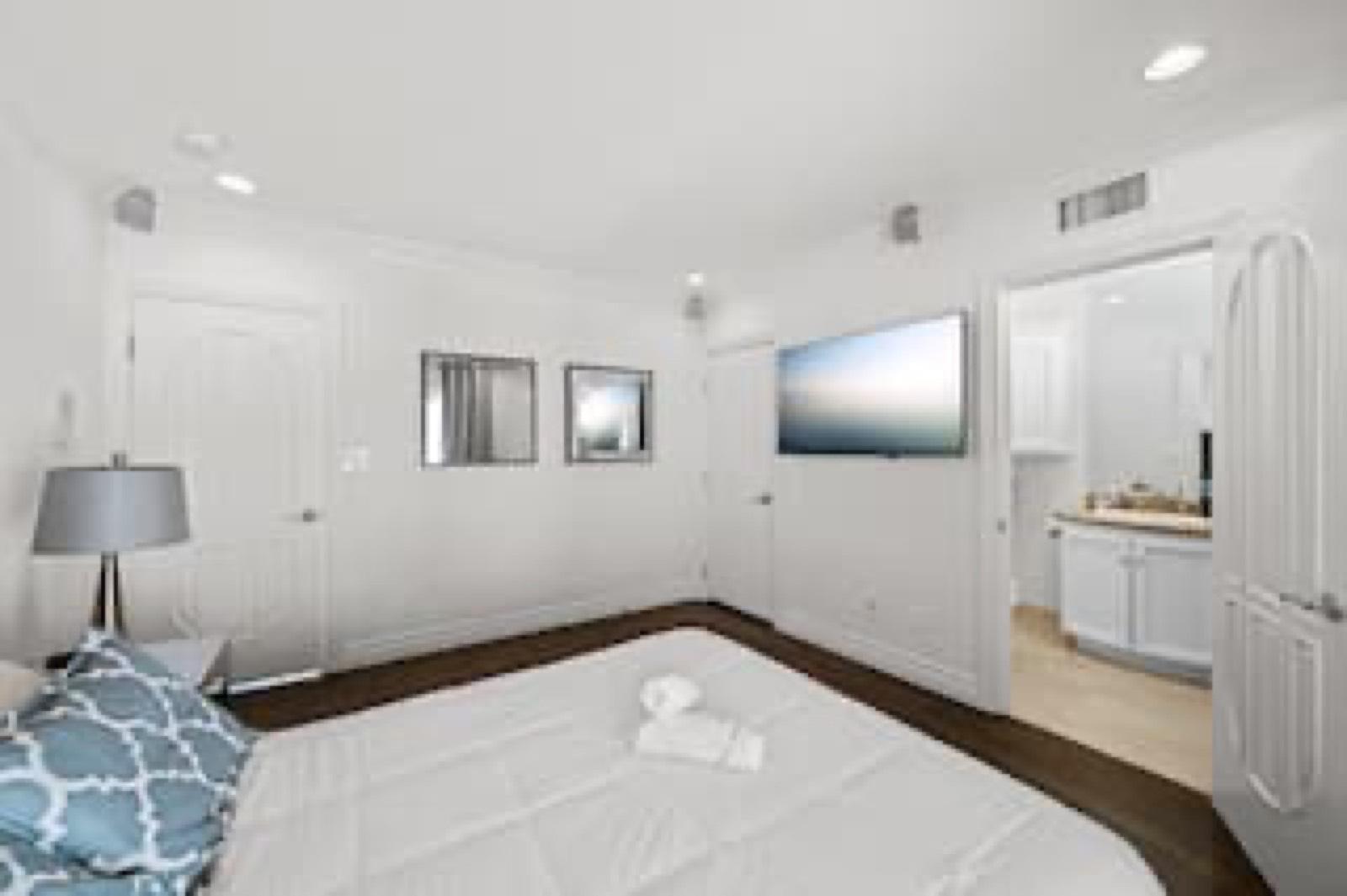 Encino Stylish Home — photo 9