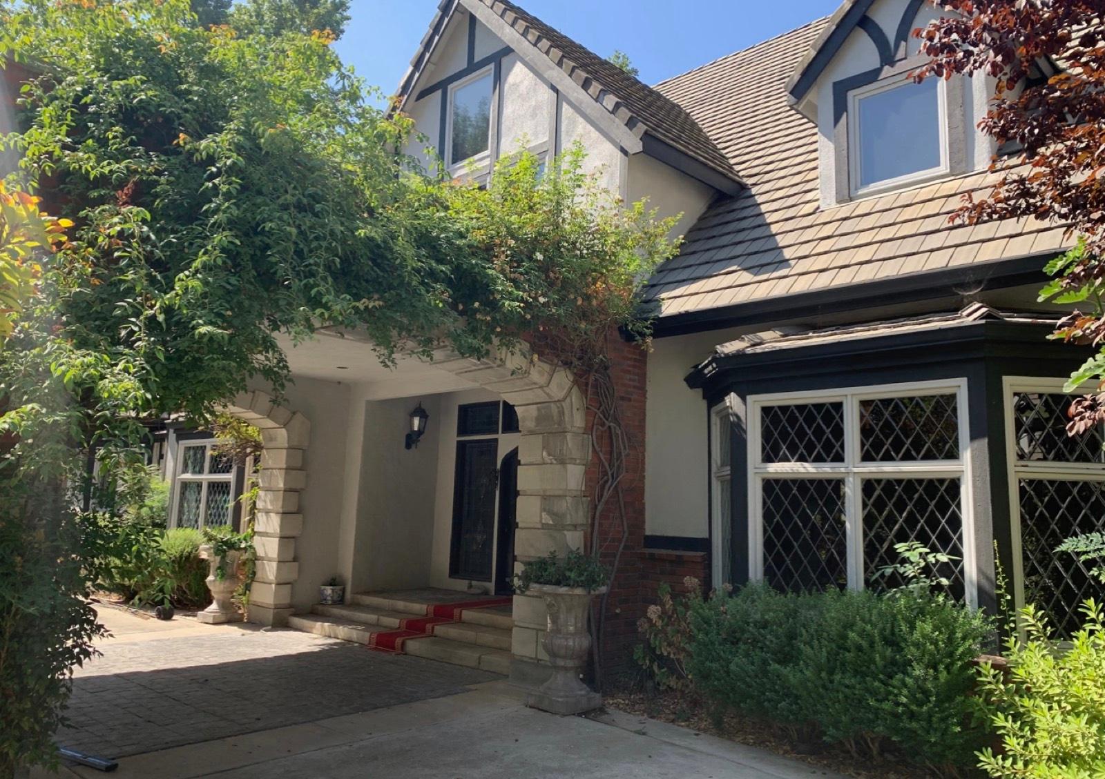 English Tudor — photo 12