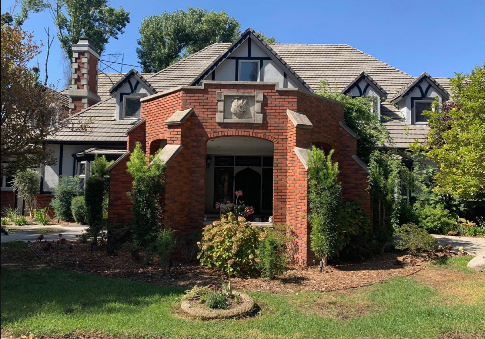 English Tudor — photo 1