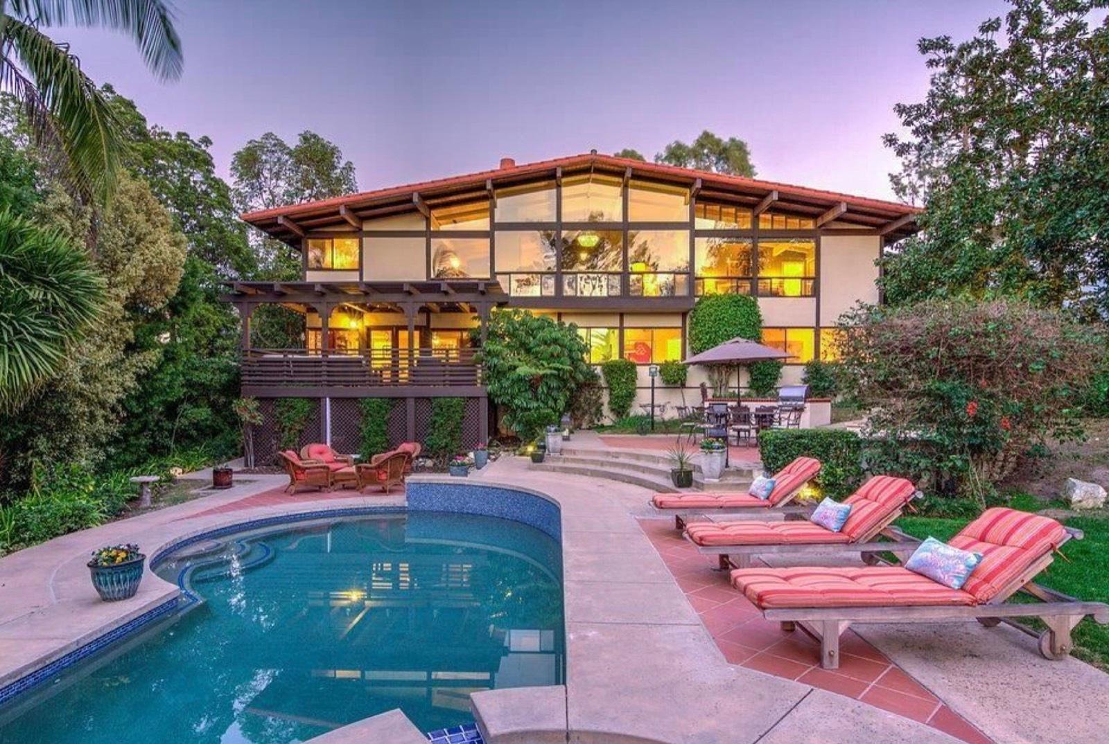 ER's South Bay Entertainer Home — photo 1