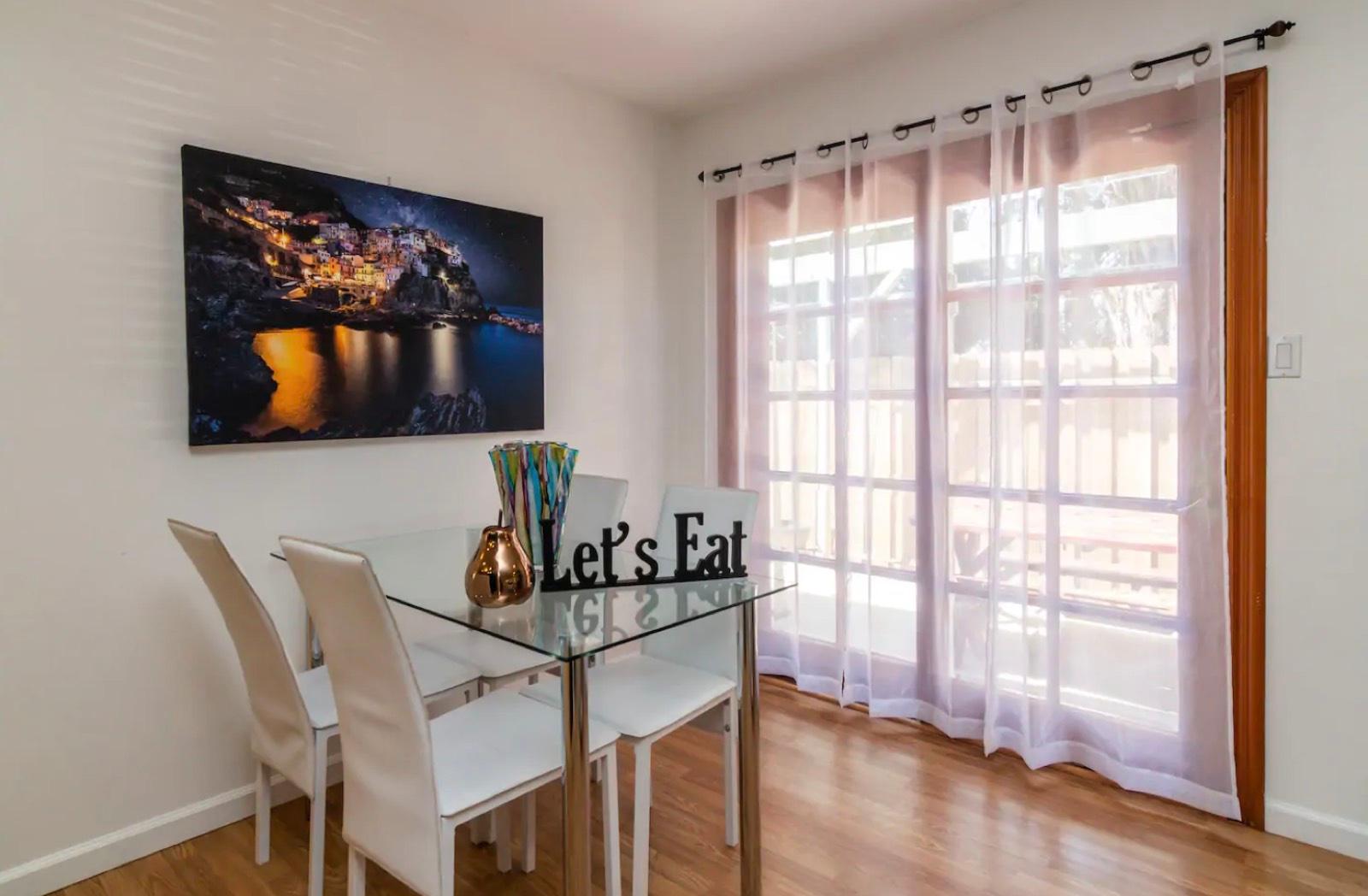 E's Classi LakeBalboa Home — photo 11