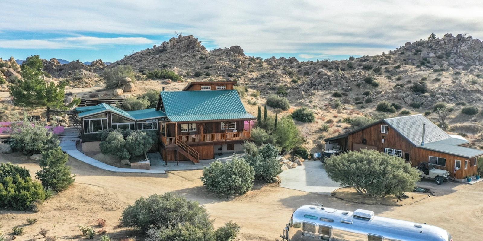 E's Desert Studio — photo 1