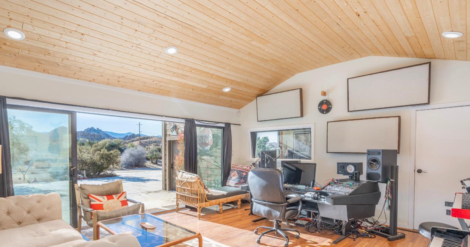 E's Desert Studio — photo 4