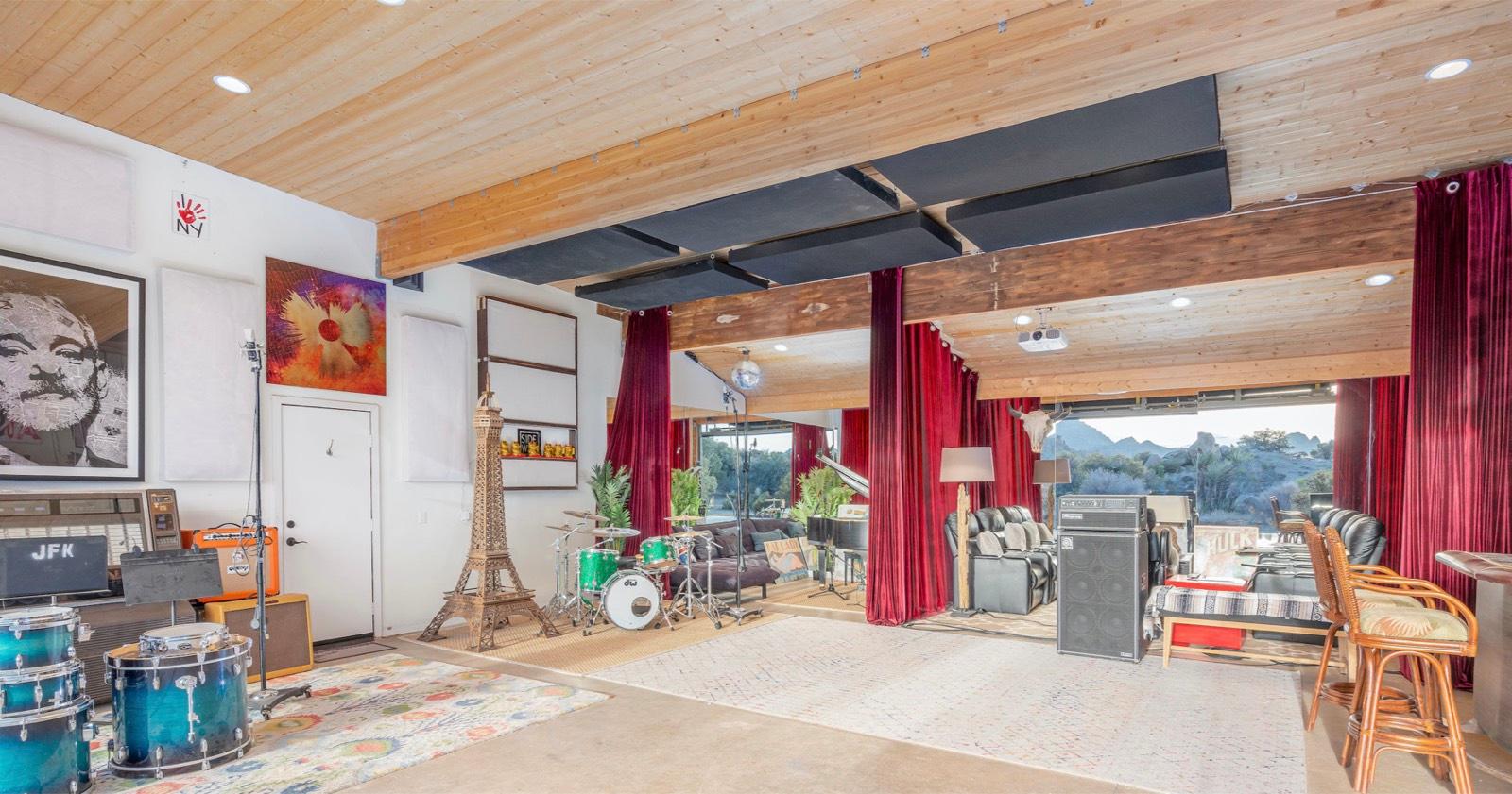 E's Desert Studio — photo 6