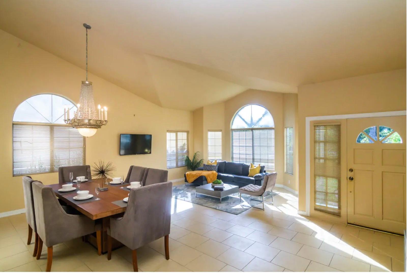 E's Sherman Oaks Cottage Home — photo 2